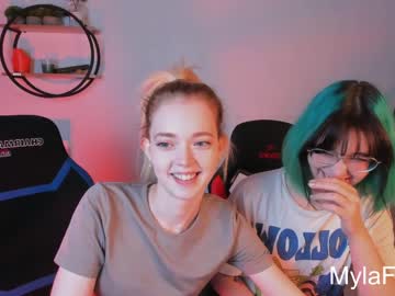 couple Sexy Girls Cams with hungry_olive
