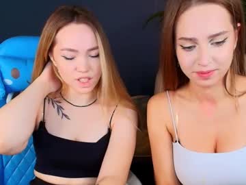 couple Sexy Girls Cams with top_twins