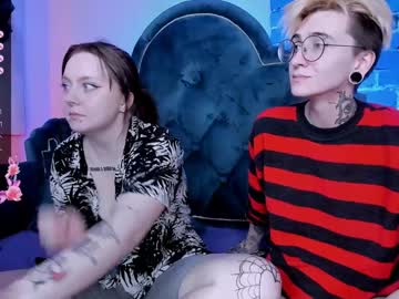 couple Sexy Girls Cams with shypreettygirl